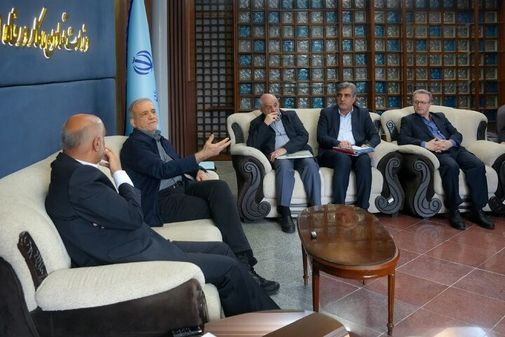 رئیس جمهور: اولویت جدی دولت، توجه ویژه به حوزه اشتغال و جلوگیری از بیکاری در شرایط جنگ است