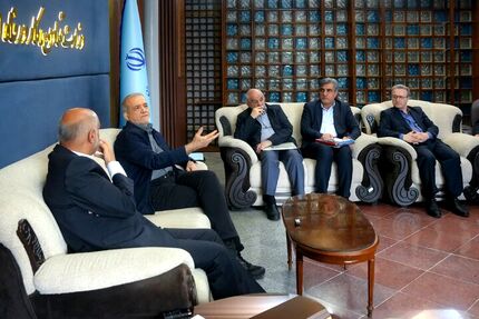 رئیس جمهور: اولویت جدی دولت، توجه ویژه به حوزه اشتغال و جلوگیری از بیکاری در شرایط جنگ است