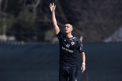 بازیکن نیوزیلندی و جدید تیم هوادار، یک رپر است!