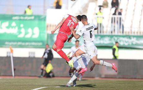پرسپولیس باز هم از کرنر گل خورد و آلومینیوم را نبرد / قرمزها با تساوی به دربی رسیدند