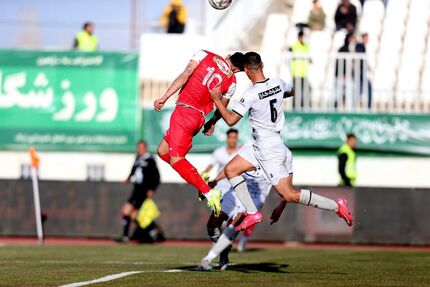 پرسپولیس باز هم از کرنر گل خورد و آلومینیوم را نبرد / قرمزها با تساوی به دربی رسیدند