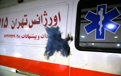 خروج یک آمبولانس از عملیات در پی اصابت مواد محترقه چهارشنبه سوری