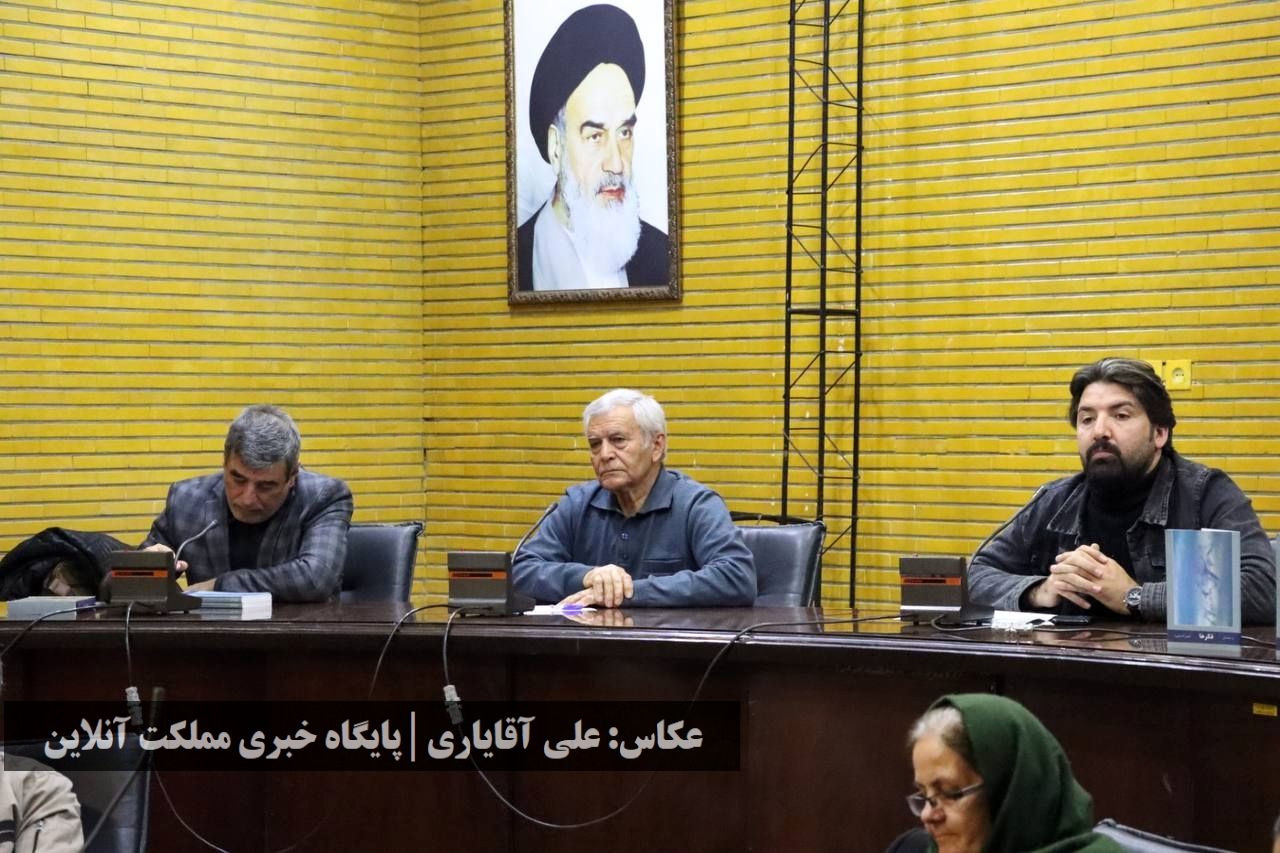 نشست انجمن ادبی قرار پیرامون زندگی‌ و آثار شاعر معاصر ارومیه‌ای