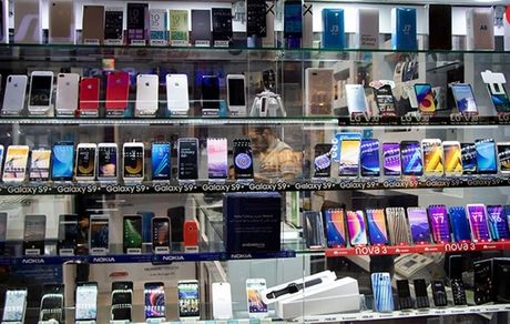بازنگری در ممنوعیت واردات تلفن‌همراه بالای ۳۰۰ یورو