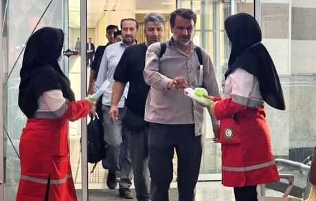 زائرین ورودی از مرز تمرچین ماسک n95 دریافت کردند