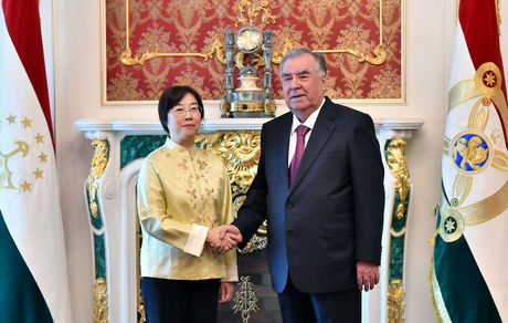 رئیس جمهور تاجیکستان بالاخره در انظار عمومی ظاهر شد