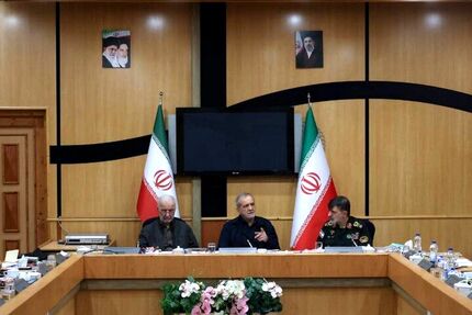 رئیس جمهور: پیروزی نیروهای مسلح در میدان نبرد، در عرصه دیپلماسی نیز تکمیل و حقوق ملت ایران از موضع عزت و اقتدار تثبیت شود