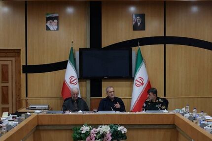 رئیس جمهور: پیروزی نیروهای مسلح در میدان نبرد، در عرصه دیپلماسی نیز تکمیل و حقوق ملت ایران از موضع عزت و اقتدار تثبیت شود