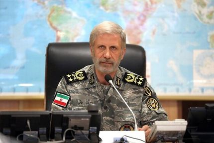 فرمانده کل ارتش: با قدرت، راه نورانی شهیدان را ادامه خواهیم داد