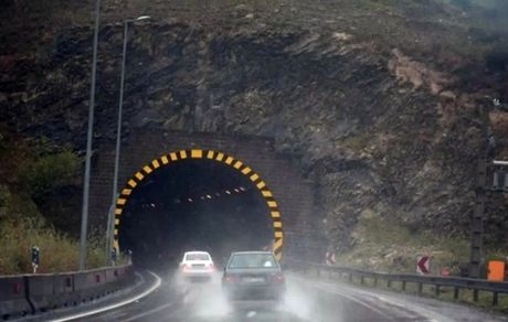 بارش برف و باران در جاده های ۱۱ استان کشور