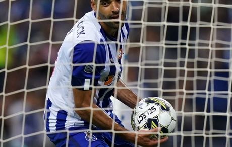 استقبال طارمی از فصل جدید با پنالتی و گل!