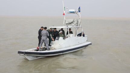 پیدا شدن جسد یکی از مفقودین کشتی غرق شده در اروندرود
