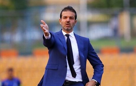 پرونده باز استراماچونی و پنجره نیمه‌باز استقلال