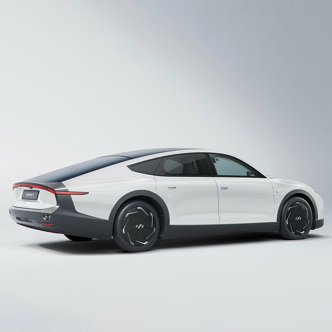 اولین خودروی خورشیدی آماده تولید جهان 