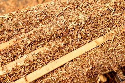 آیا در نهاده های دامی خاک اره وجود دارد؟