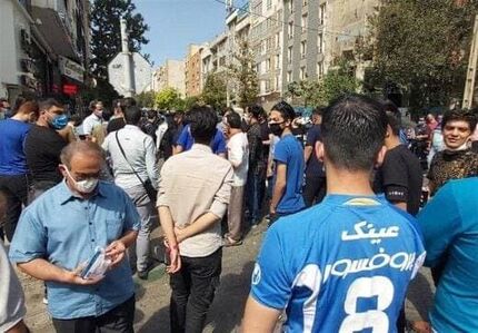 تجمع اعتراضی هواداران استقلال در مقابل وزارت ورزش