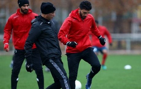 تمرین پرسپولیسی‌ها با توپ‌های مخصوص لیگ قهرمانان آسیا