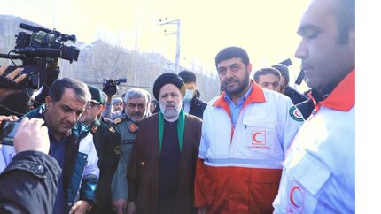 رئیس جمهور از اردوگاه‌های اسکان زلزله‌زدگان در خوی بازدید کرد