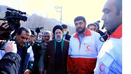 رئیس جمهور از اردوگاه‌های اسکان زلزله‌زدگان در خوی بازدید کرد