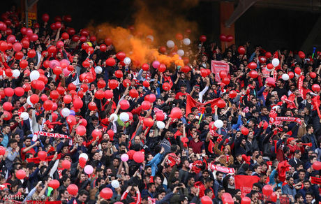 بازی پرسپولیس و تراکتور به حاشیه کشیده شد و نیمه تمام ماند