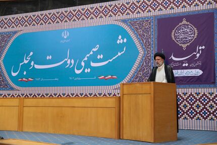 دولت هرگز گرفتار حاشیه‌ها نخواهد شد