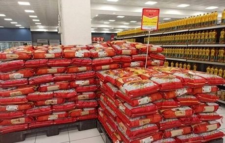 ترخیص و توزیع ۲۴۰۰ تن برنج وارداتی از بندر شهید رجایی