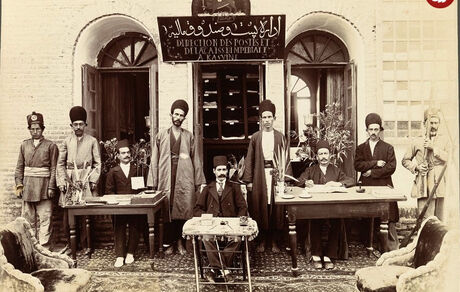 ژست جالب کارمندان ایرانی در یک قرن قبل