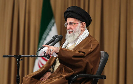 یکشنبه، جمعی از کارگزاران حج و زائران بیت‌الله الحرام کشورمان با رهبر انقلاب دیدار می‌کنند