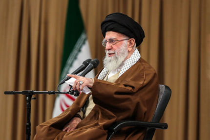 یکشنبه، جمعی از کارگزاران حج و زائران بیتالله الحرام کشورمان با رهبر انقلاب دیدار میکنند