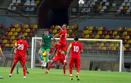 نساجی بازهم شکست خورد/ برد نکونام با فولاد مقابل تیم سابق