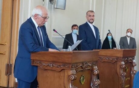 عذرخواهی وزیرخارجه از خبرنگاران‌