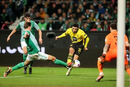 دورتموند ۱۰ نفره برد و مدعی ماند