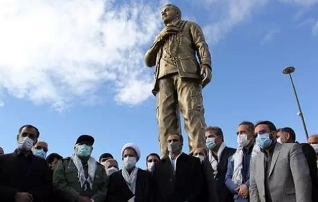 عمل وقیحانه در شهرکرد، مجسمه شهید سلیمانی بدست عده‌ای ناشناس آتش زده شد / امام جمعه واکنش نشان داد