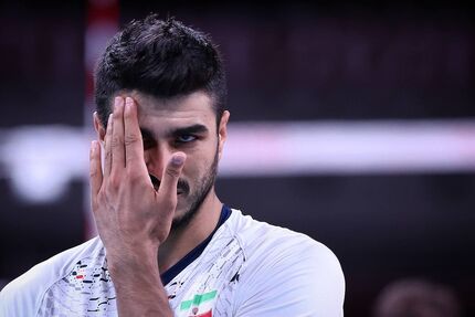 بی‌توجهی فدراسیون والیبال به ستاره‌ها / صالحی: با هزینه شخصی برای درمان به ایتالیا می‌روم