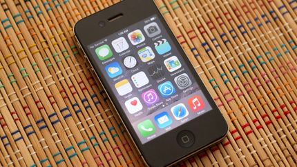 اپل به هر کاربر آیفون 4S غرامت ۱۵ دلاری بپردازد