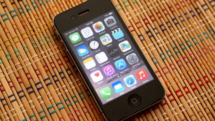 اپل به هر کاربر آیفون 4S غرامت ۱۵ دلاری بپردازد