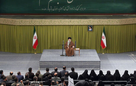 لزوم آگاهسازی دانش‌آموزان با افتخارات ملی و خطرها و دشمنی‌ها / جوانان باید منطق شعار مرگ بر آمریکا و مرگ بر رژیم صهیونیستی را بدانند