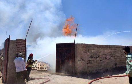 آتش سوزی شهرک صنعتی بهاران خاموش شد