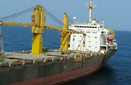 پیش از آسیب دیدن «ساویز» بالگرد ناشناس در اطراف کِشتی گشت‌زنی کرده بود