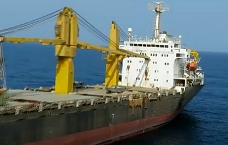 پیش از آسیب دیدن «ساویز» بالگرد ناشناس در اطراف کِشتی گشت‌زنی کرده بود