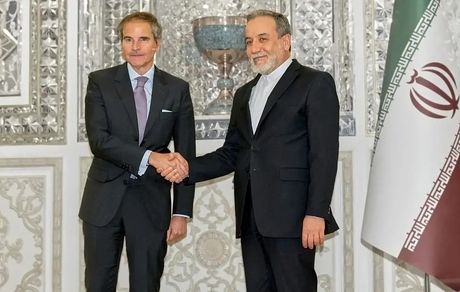 عراقچی با مدیرکل آژانس بین‌المللی انرژی اتمی دیدار کرد
