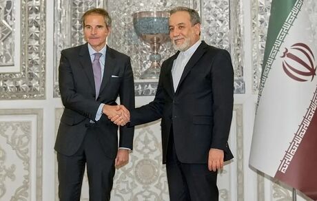 عراقچی با مدیرکل آژانس بین‌المللی انرژی اتمی دیدار کرد