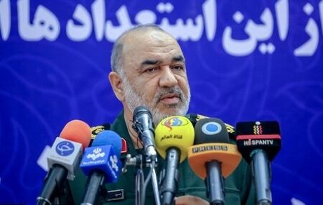 فرمانده کل سپاه: دشمنان مسیر زوال را طی می‌کنند