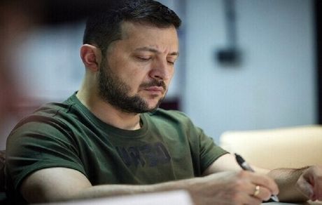 زلنسکی سفیران اوکراین در 5 کشور از جمله ایران را برکنار کرد