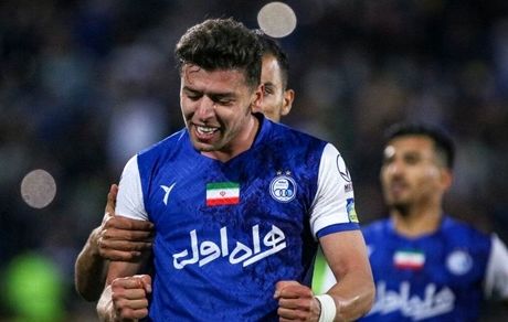 ستاره استقلال توافق با آبی‌ها را تکذیب کرد