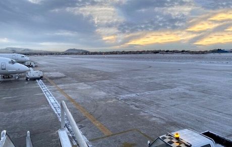 باند فرودگاه مشهد یخ زد