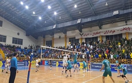 داور لیگ برتر والیبال بعد از قضاوت، تصادف کرد