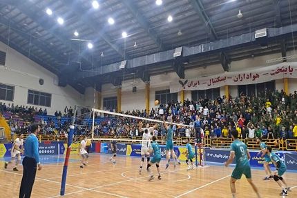 داور لیگ برتر والیبال بعد از قضاوت، تصادف کرد