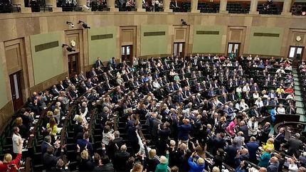 لهستان قانون جنجالی محرومیت افراد تحت نفوذ روسیه را تصویب کرد