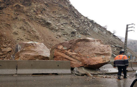 راه ارتباطی ۳۰ روستای مارگون بدلیل سیل مسدود شد